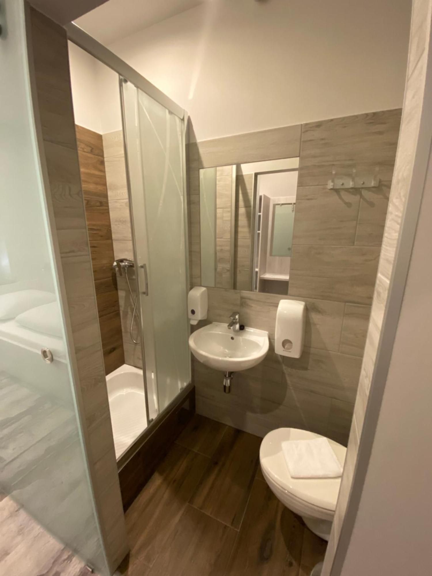 Do Step Inn Meidling - Self-Service-Hotel Vienna Room photo
